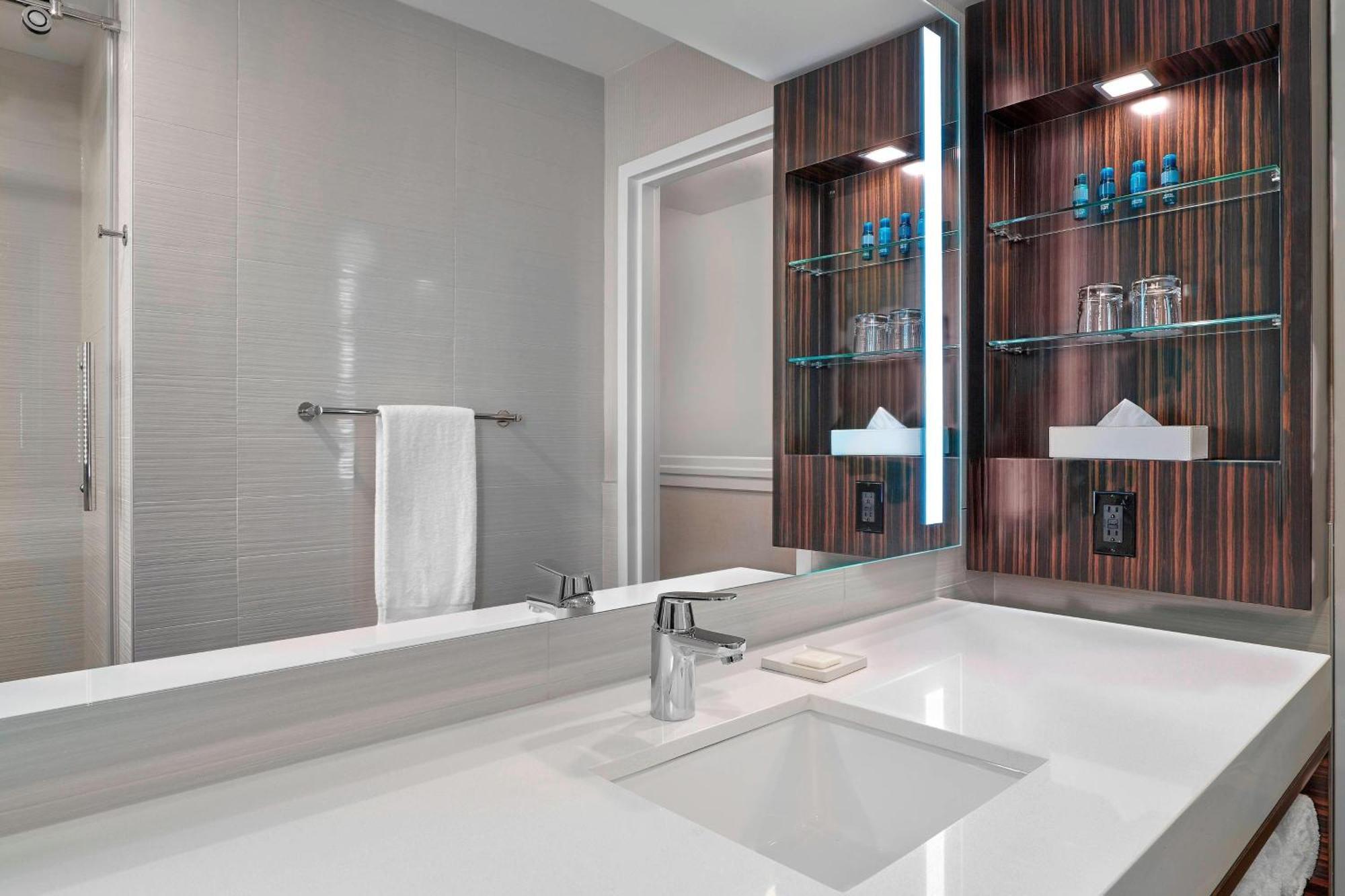 Delta Hotels By Marriott Edmonton Centre Suites Luaran gambar
