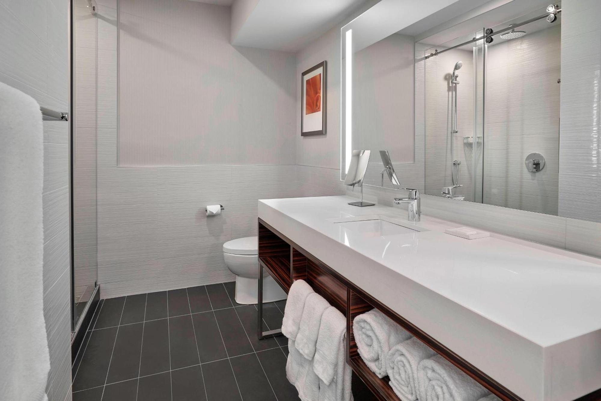 Delta Hotels By Marriott Edmonton Centre Suites Luaran gambar