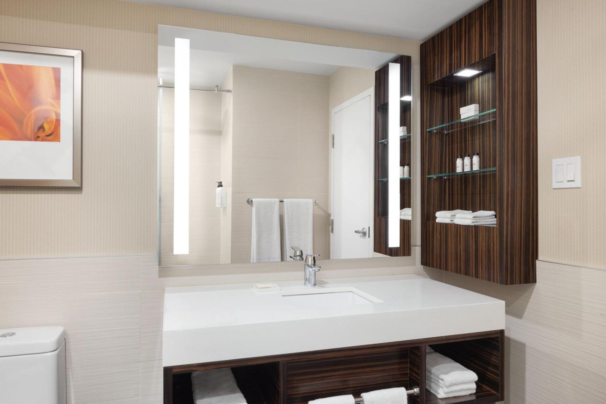 Delta Hotels By Marriott Edmonton Centre Suites Luaran gambar