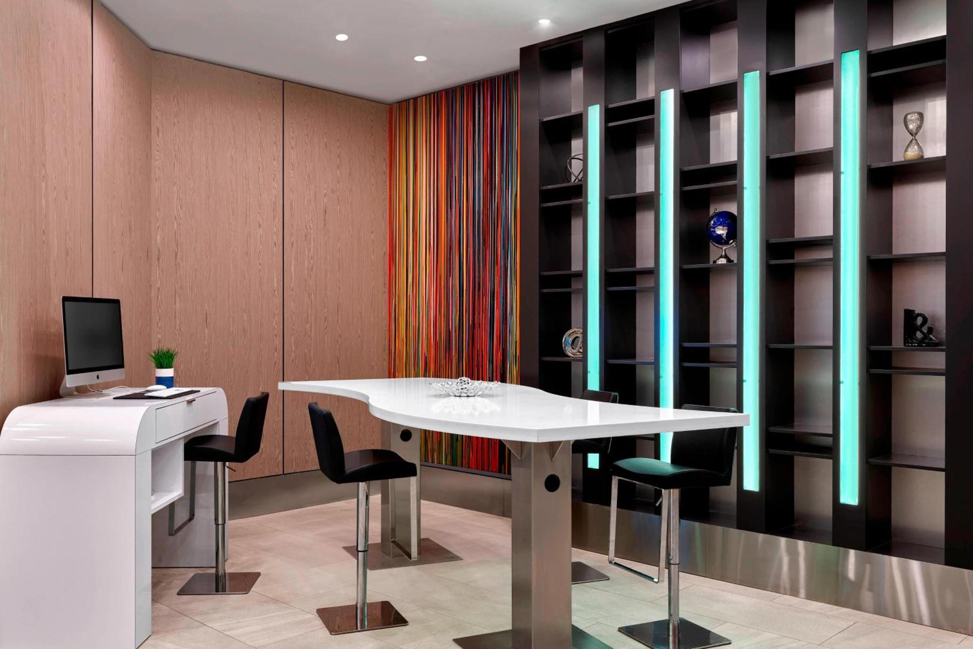 Delta Hotels By Marriott Edmonton Centre Suites Luaran gambar